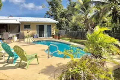 Image de Secluded Hideaway with private pool and canal