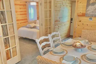 Image de Little Red Cabin @ Buckeye Lake with Hot Tub