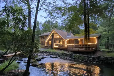 Image de Secluded Chalet On Stream - Mins to Camelback