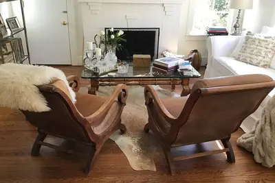 Image de Charming Classic Cottage Steps to Downtown!