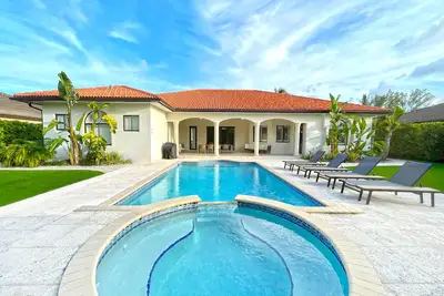 Image de Miami Pool House | Heated Pool | Mini Golf | Villa