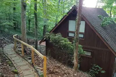Image de Rustic Cedar Cabin On Lake Lanier with Private Dock