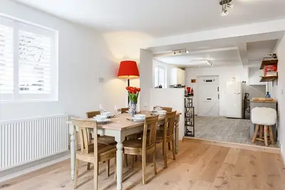 Image de Hugely popular cottage within walking distance of castle