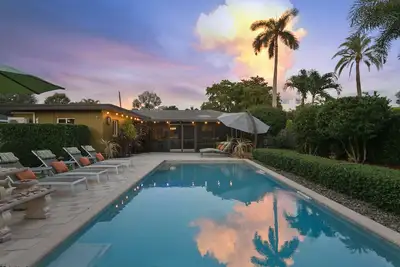 Beautiful Zen Home With Large Heated Pool & Spring Discount!