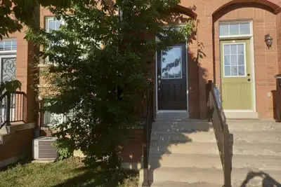 Image de Gorgeous 2 story suite 1 Bedroom, perfect for you.