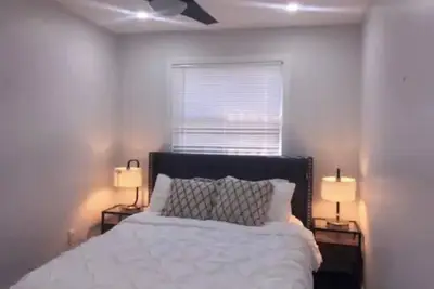 Image de Newly Renovated Clean One Bedroom Apartment