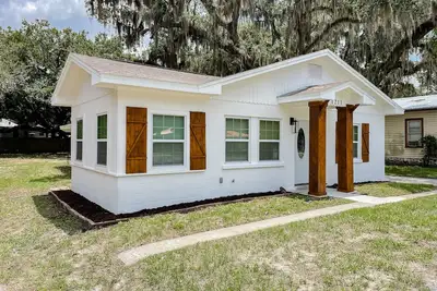 Image de Boat friendly cottage close to Harris Chain of lakes and Disney World