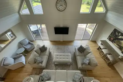 Image de Elegant Catskill Retreat: 8br Windham Getaway with Hot Tub & Vineyard Views