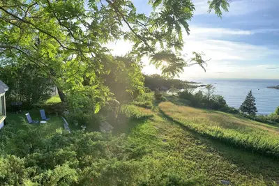 Image de Charming cottage on seaside estate offers gorgeous views, private beaches