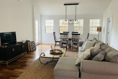 Image de Downtown Los Olivos 3 Minute Walk to Wine Tasting Rooms! Fantastic Spacious Home