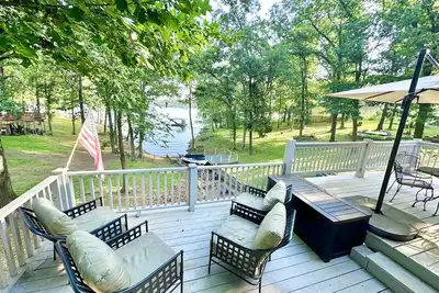 Image de Honey Creek Getaway Waterfront Cottage - Close to town & Boat Ramp! Sleeps 10+