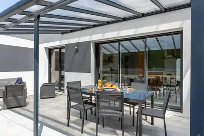 Image de Maison de vacances privée avec Wifi, bain à remous, Tv, terrasse, animaux admis, parking