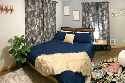 Image de Spacious Apartment w\/ New Hot Tub & Wood Stove