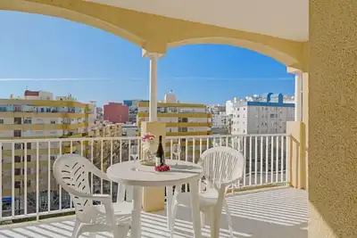 Image de Joli appartement avec Wifi, climatisation, bain à remous, piscine, Tv, terrasse, animaux admis