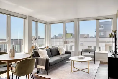 Image de Sunlit Bellevue 2br w/ Gym & W/D, near Spring District, by Blueground