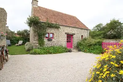 Image de Maison de Charme avec Jardin Clos, Terrasse Couverte, Proche de la Mer, Idéale pour Familles