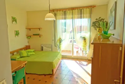 Image de One-Room Apartment close to the Sea with panoramic Balcony
