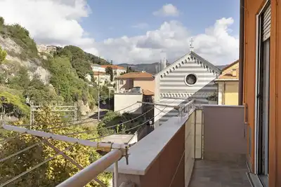 Image de Appartement \"A due passi dal mare\" avec vue sur les montagnes, balcon et Wi-Fi.