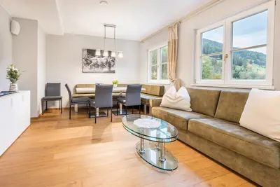 Image de Appartement 'Alpen Living - 2nd Floor' avec vue sur les montagnes, bain à remous & Wi-Fi