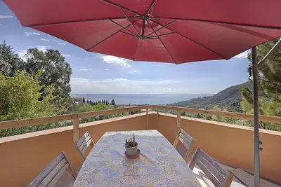 Image de Appartement \"La Colombera\" adapté aux animaux domestiques, avec vue sur la mer, jardin et Wi-Fi.