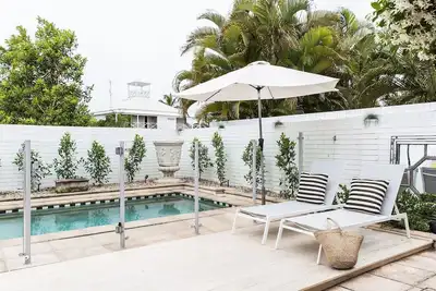 Image de Noosa Parade Apartment - stylish privacy in paradise - private pool, location, beach