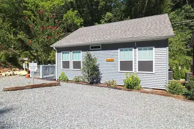 Creekside Delight Beautifully Equipped Creekside Cottage