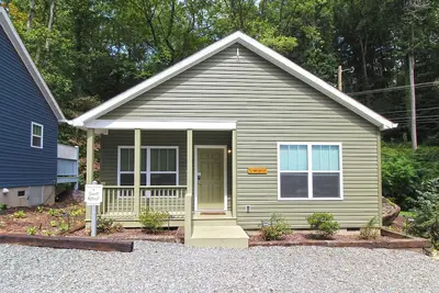 Image de Sweet Retreat Creekside Cottage in Bryson City!
