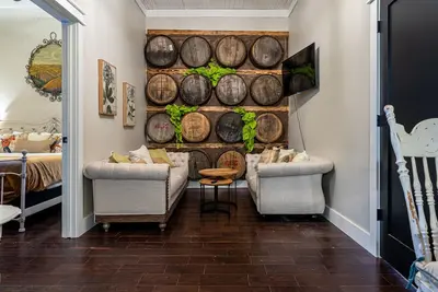Image de The Wineaux! Wine Country charm in Marthasville, Mo