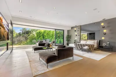 Lago Vista Modern - Lush Private Beverly Hills with First-Class Amenities