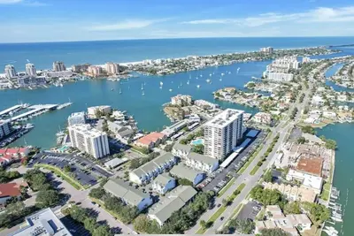 Image de Updated Townhome, Walking distance to Beach, Restaurants, Aquarium and Shops