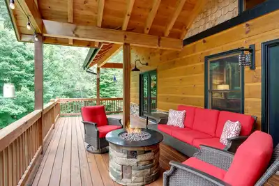 Image de Spacious Blue Ridge Cabin w/ Private Hot Tub!