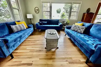 Image de Spacious, comfortable, clean, central location!