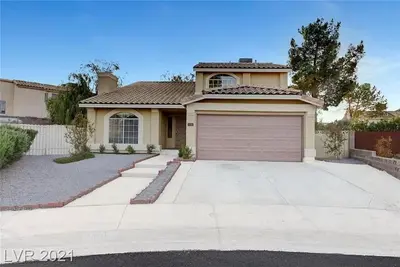 Image de spacious comfortable family home