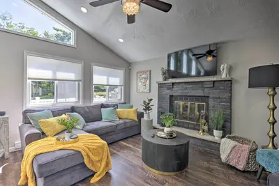 Image de Fire Pit + Furnished Deck: Serene Tobyhanna Escape