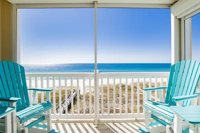 Image de A Gulf Side Retreat For The Whole Family! Paradise Is A Boardwalk Away!