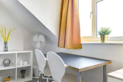 Image de Stylish Comfy Apartment near Sea by Urban Hazelnut