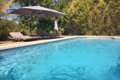 Image de Chambre dans un cabanon privé, salle de bain, Wc, petite cuisine, piscine privée
