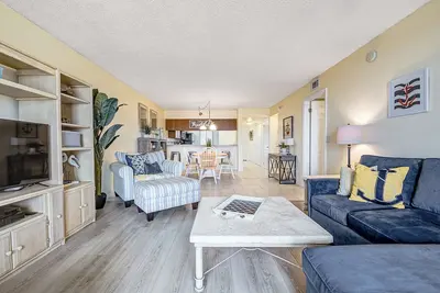 Image de Comfortable, Coastal, Beachy Condo with Balcony, Pool, Tennis Court & Family Fun!