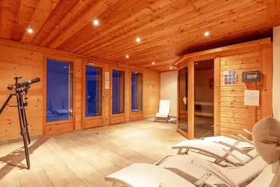 Image de Chalet, wifi, vue vallée, sauna, balcon, cheminée ou poêle à bois, parking, télévision, casier à ski
