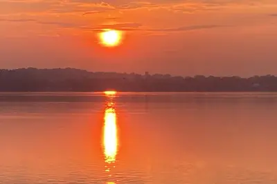 Image de A wonderful lakefront home on Cayuga Lake with beautiful views! !