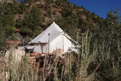 Image de Heated/cooled king size glamping tent at Zion View Camping!