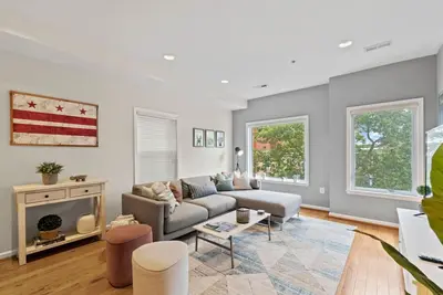 Image de Central Conv Ctr | Luxury In-Law Suite by DCottage