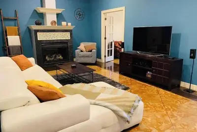 Image de Luxury home, Pool & Spa, steps from Cedar Springs