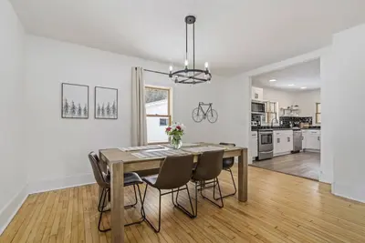 Image de Spacious Bike-friendly Home: Fire Pit, Rainfall Shower