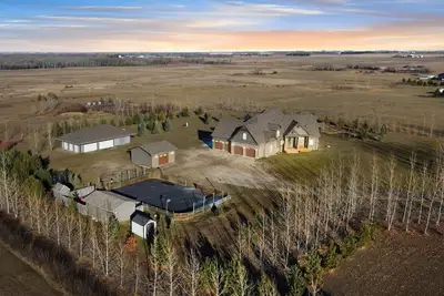 Image de Luxurious 1800 sq ft Guest House in the Country