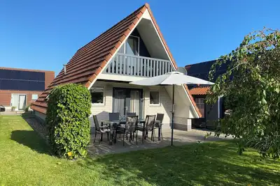 Image de Charmante maison de vacances « Grachtblick » avec jardin, située dans le paradis naturel du Lauwersmeer