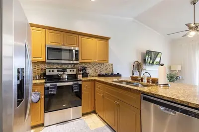 Cozy 2 bedroom Lakeview Villa|King & Queen Beds