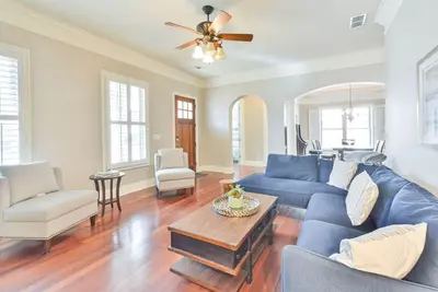 Image de Full Size Home Walking Distance To Atlanta Open!