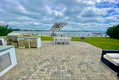 Image de Boaters Dream! Waterfront Home On The Water