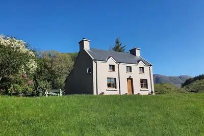 Image de An Cnocan - belle maison avec vue imprenable sur la mer et les montagnes